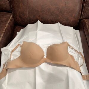 🤩Victoria's Secret 36B Nude wireless Bra